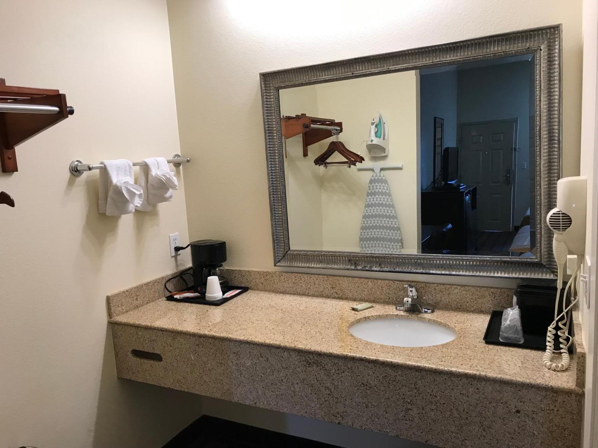 Executive Inn And Suites Pittsburg Esterno foto