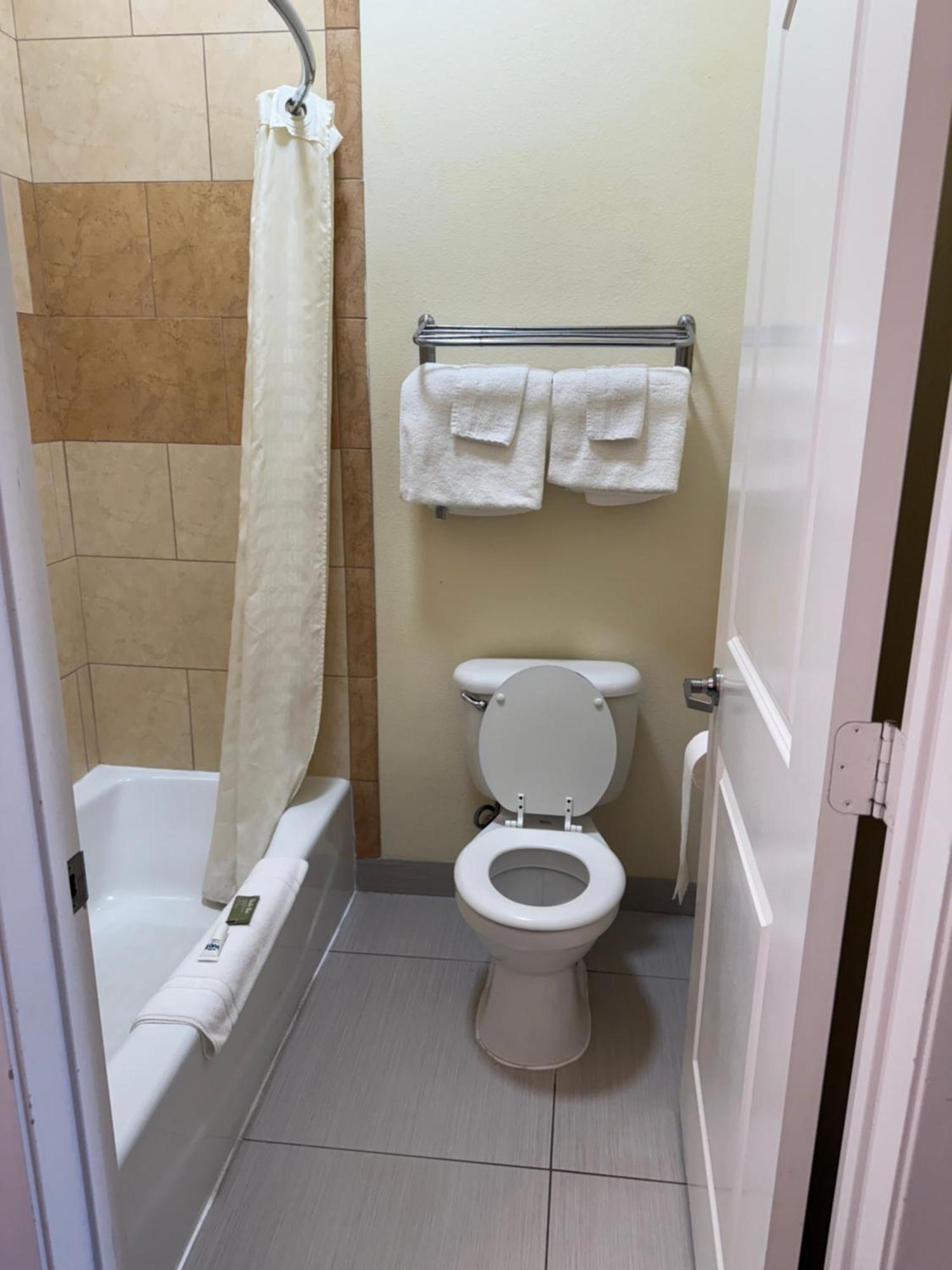 Executive Inn And Suites Pittsburg Esterno foto